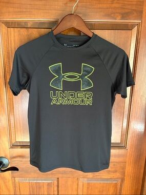 Under Armour Black/Neon Green Short Sleeve Logo Performance Tee- Boys Large